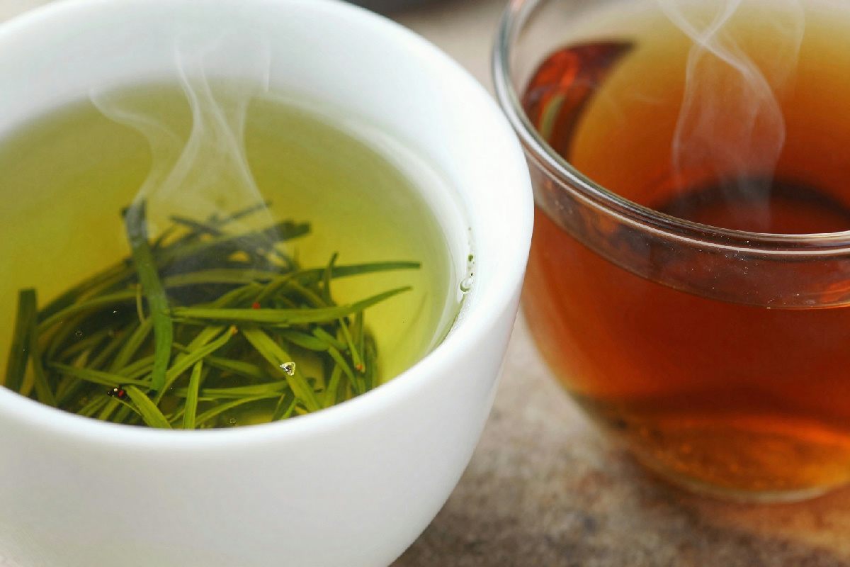 Tè verde e nero: scopri i benefici per il metabolismo e come integrarli nella tua dieta quotidiana